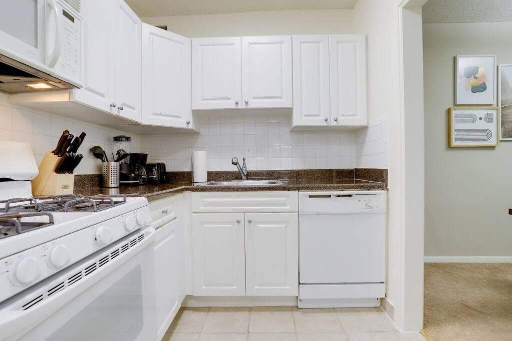 Awesome 1 Bedroom Apt + Den At Crystal City With Gym Arlington Kültér fotó