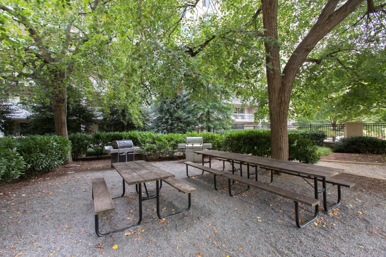 Awesome 1 Bedroom Apt + Den At Crystal City With Gym Arlington Kültér fotó